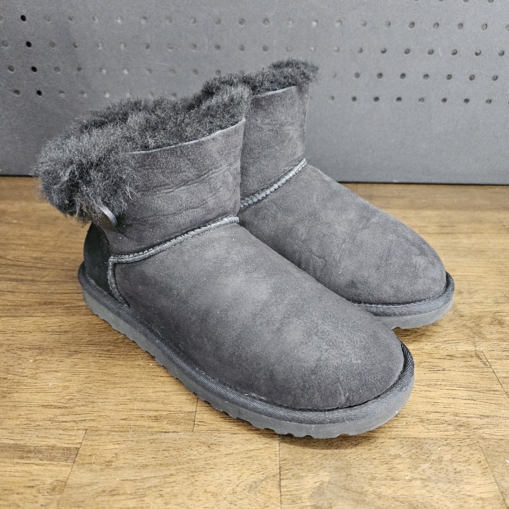 UGG Mini Bailey Button II Boots Womens US 6 Black Short 3352 EXCELLENT CONDITION